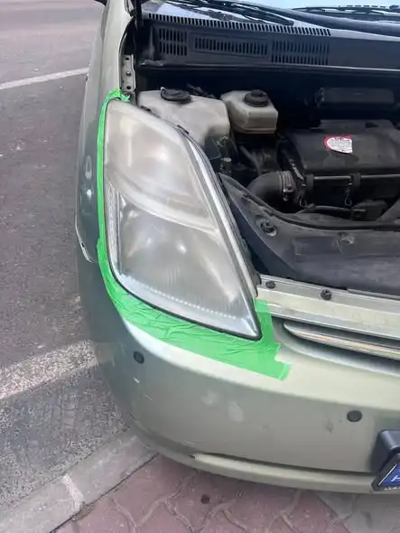 Toyota fényszóró előtte